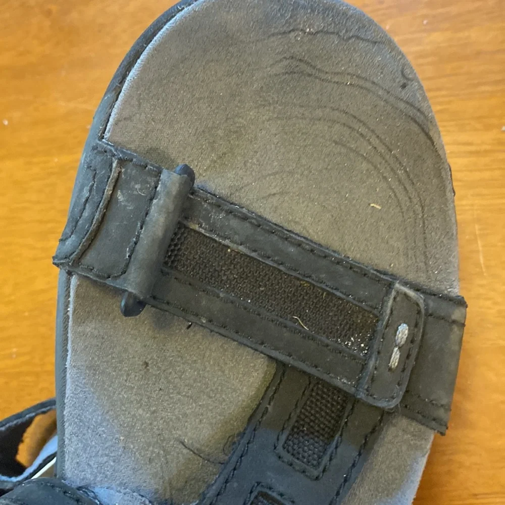 Merrell Mens Black Sandals 7 GUC